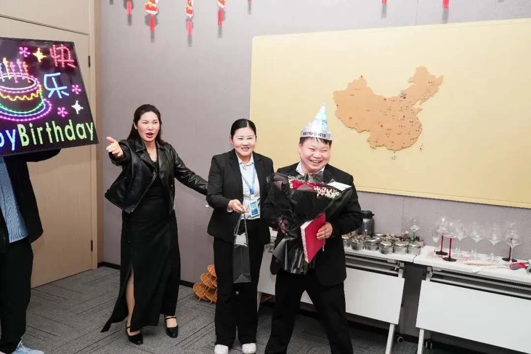 惊喜时刻,温情满溢|为东区市场总监陈总送上特别的生日祝福