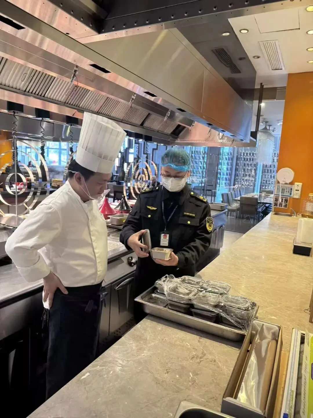 2026扬马冠军出炉!市场监管部门守牢跑者“舌尖安全”