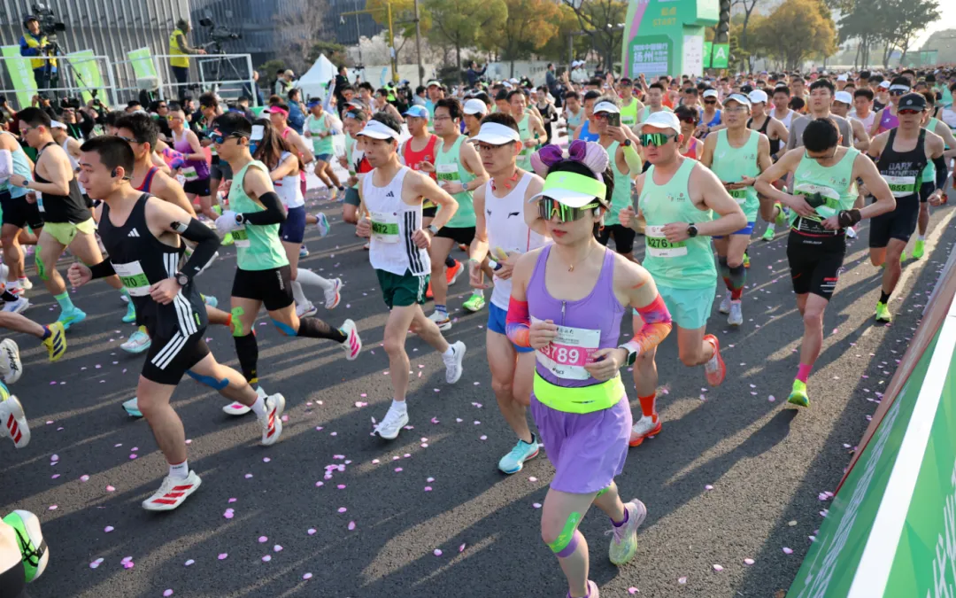 2026扬马冠军出炉!市场监管部门守牢跑者“舌尖安全”