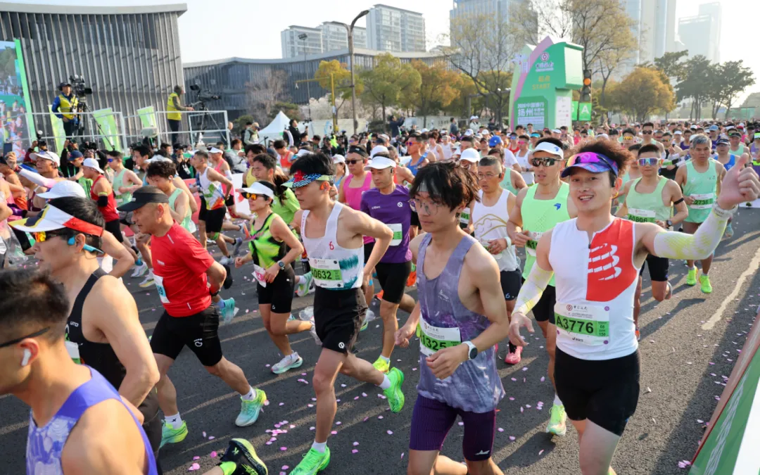 2026扬马冠军出炉!市场监管部门守牢跑者“舌尖安全”