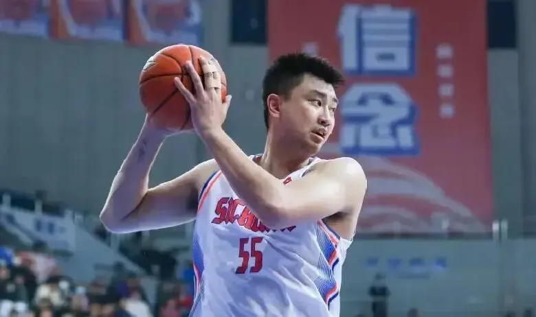 媒体人:广厦男篮补强内线在自由市场上签回了旧将苏若禹