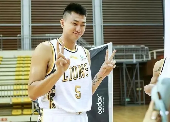 媒体人:广厦男篮补强内线在自由市场上签回了旧将苏若禹