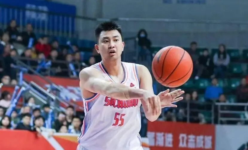 媒体人:广厦男篮补强内线在自由市场上签回了旧将苏若禹