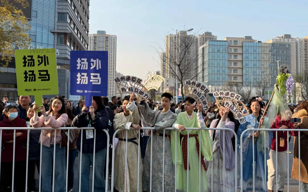 2026扬马冠军出炉!市场监管部门守牢跑者“舌尖安全”