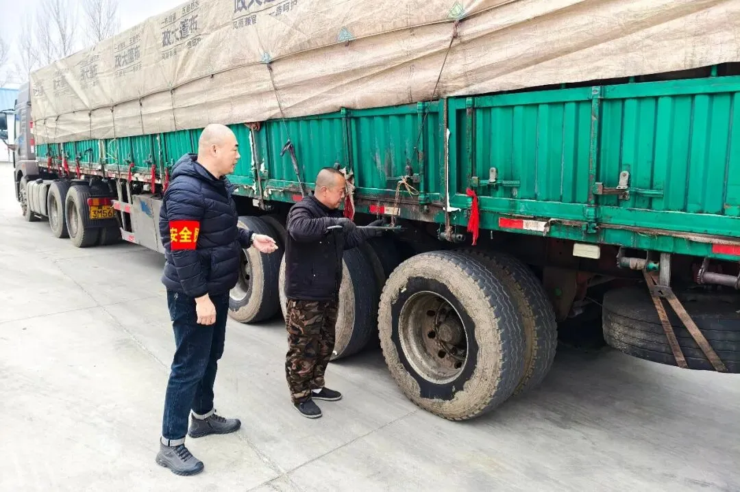 产业营销中心开展水稻出库运输车辆安全专项检查