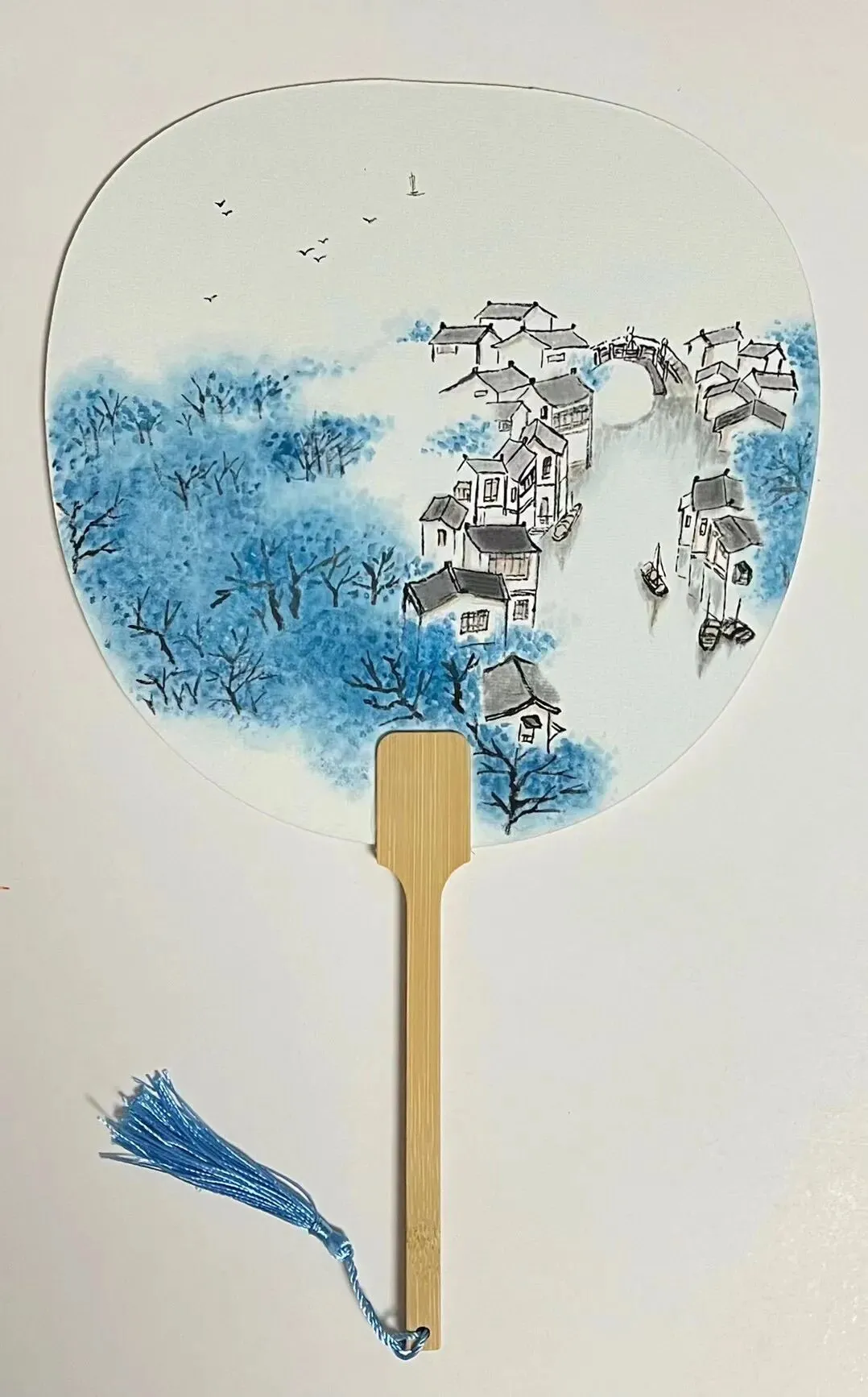 小区跳蚤市场摆国画扇,从无人问津到被围堵!原来国风藏在烟火里