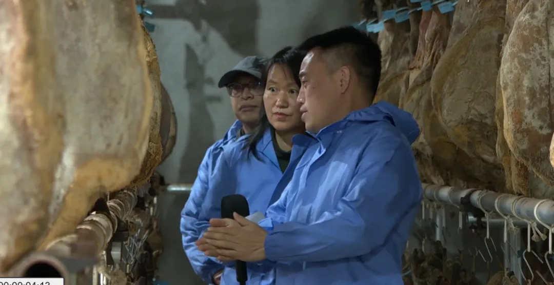 自然风味“链”上市场!巍山彝家黑猪跑出产业振兴加速度