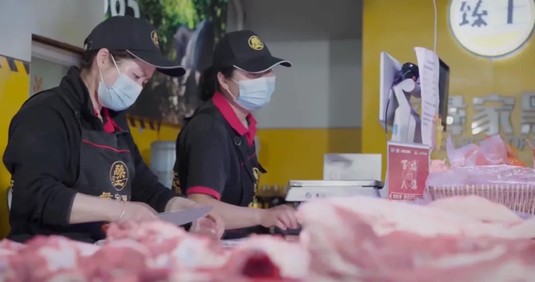 自然风味“链”上市场!巍山彝家黑猪跑出产业振兴加速度