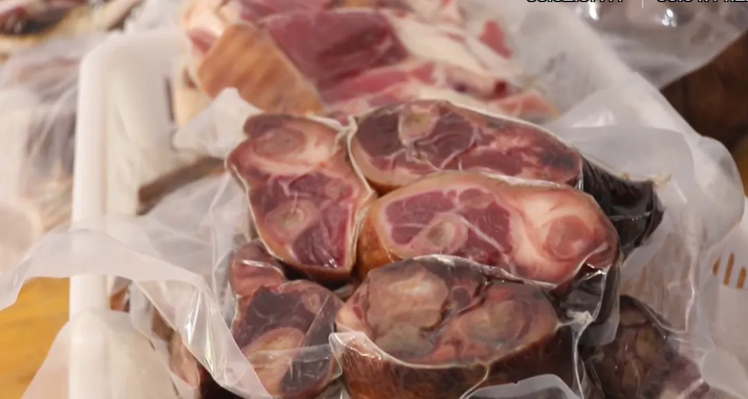 自然风味“链”上市场!巍山彝家黑猪跑出产业振兴加速度