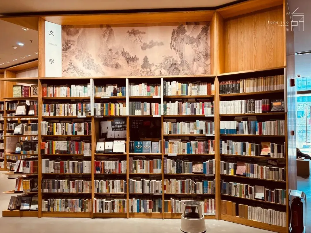 去广州方所书店上班!招聘图书专员、市场专员等共4个岗位,提供五险一金、带薪年假、节庆礼品等福利~