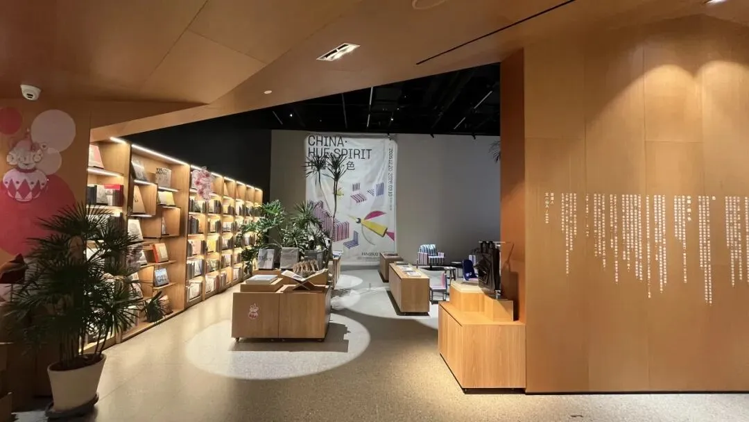 去广州方所书店上班!招聘图书专员、市场专员等共4个岗位,提供五险一金、带薪年假、节庆礼品等福利~