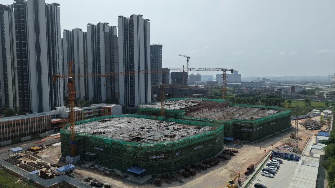 开平这个农贸市场即将封顶