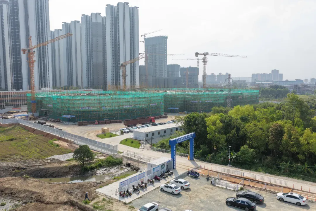 开平这个农贸市场即将封顶