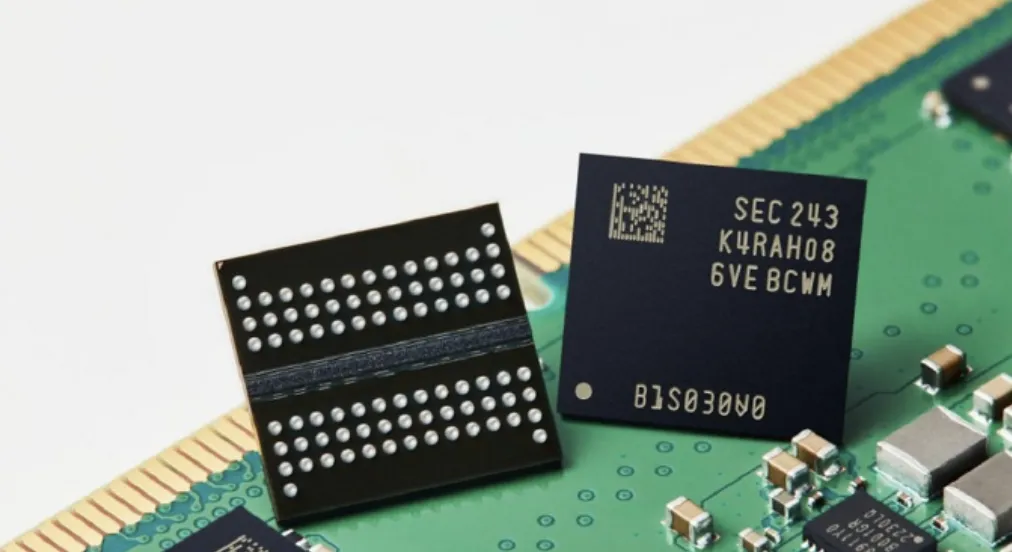 价格断崖式下跌,市场认为大户开始抛售;央视曝光:手机发烫或正被窃密【3月30日周一 新闻速览一分钟】