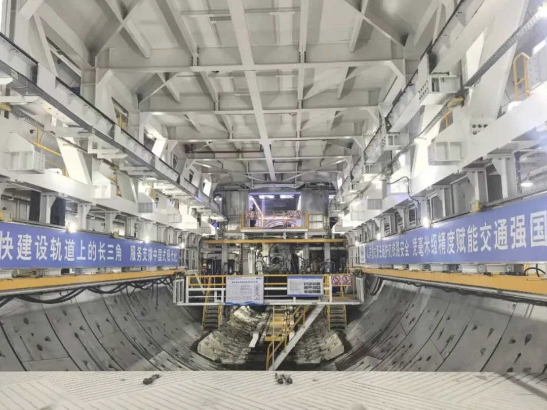 价格断崖式下跌,市场认为大户开始抛售;央视曝光:手机发烫或正被窃密【3月30日周一 新闻速览一分钟】