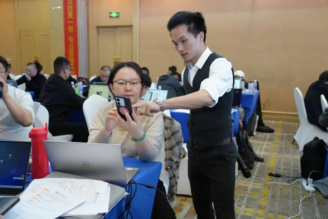 单个账号获客100+用AI复制爆款,私信根本回不完!