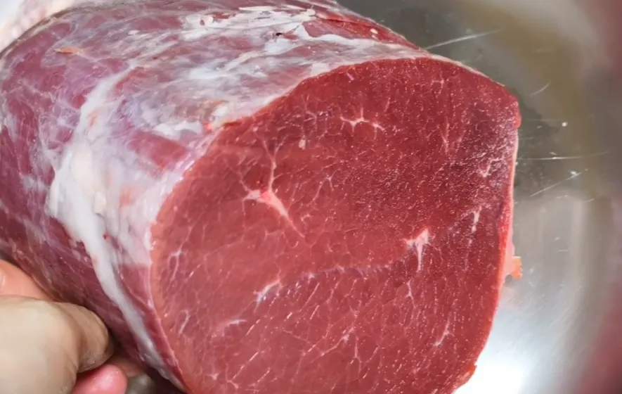 “人造假牛肉”可能存在在市场上!教你一招分辨,以后买牛肉认准这4点就可以!