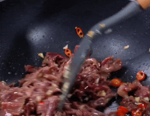 “人造假牛肉”可能存在在市场上!教你一招分辨,以后买牛肉认准这4点就可以!