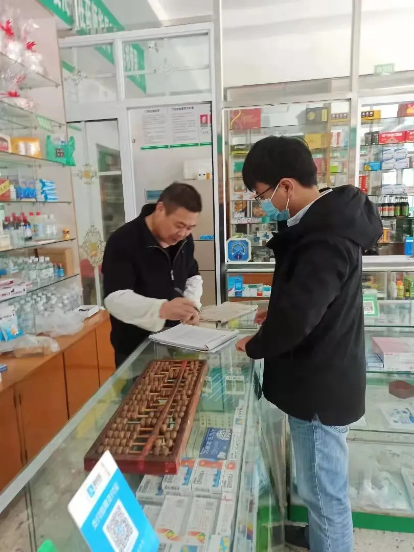 修水县市场监督管理局组织对全县餐饮店、药店从业人员开展核酸检测