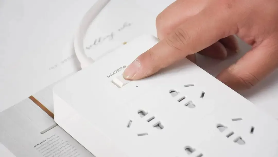 【电脑硬件故障及解决办法】电脑开机无显示,主机发出蜂鸣声音,怎么处理?