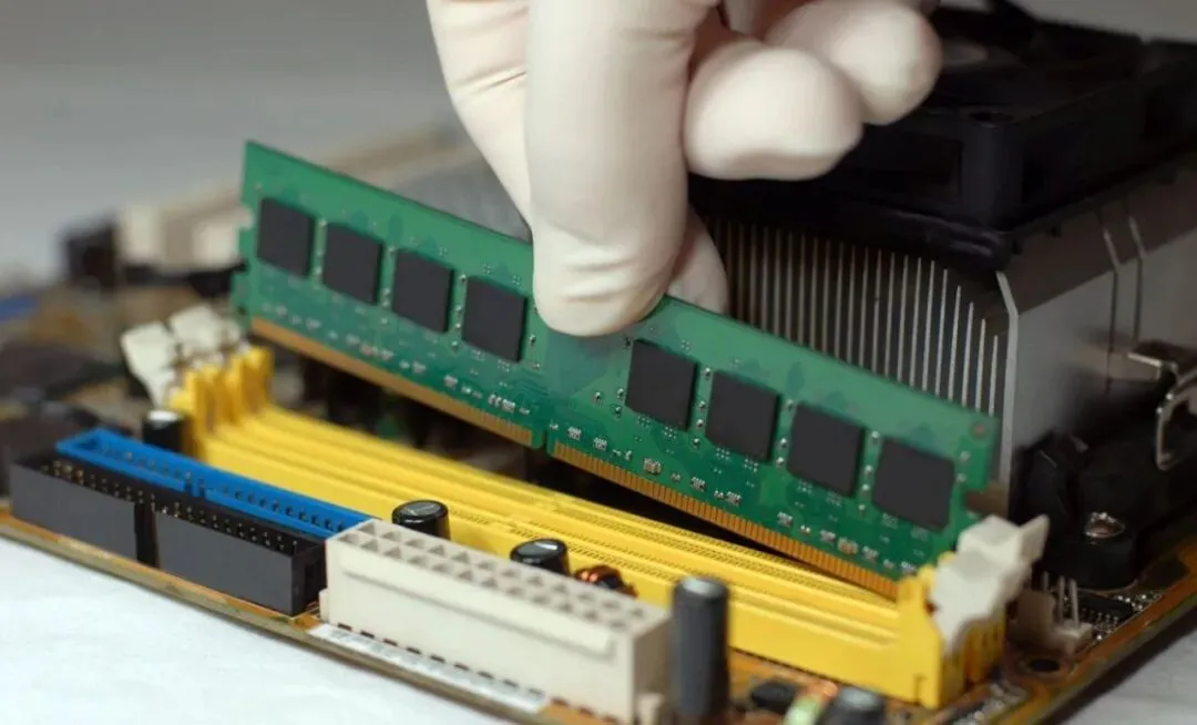 【电脑硬件故障及解决办法】电脑开机无显示,主机发出蜂鸣声音,怎么处理?