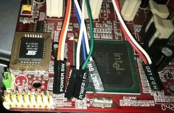 【电脑硬件故障及解决办法】电脑开机无显示,主机发出蜂鸣声音,怎么处理?