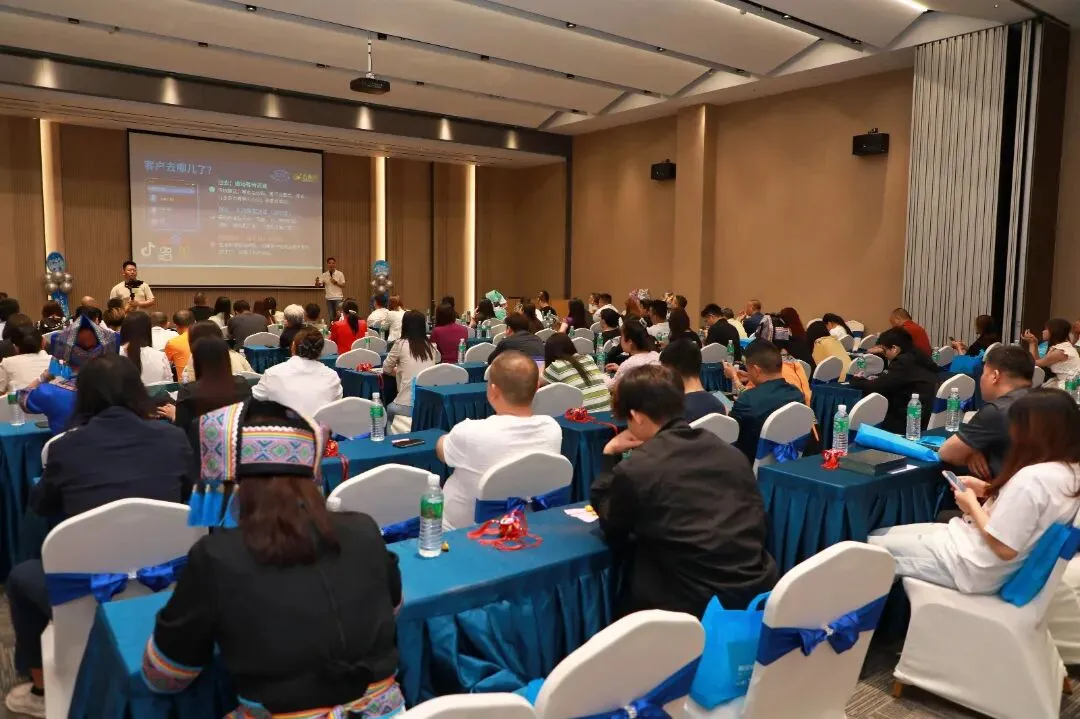 120人挤爆会场,一场AI获客研讨会如何撬动游乐行业?