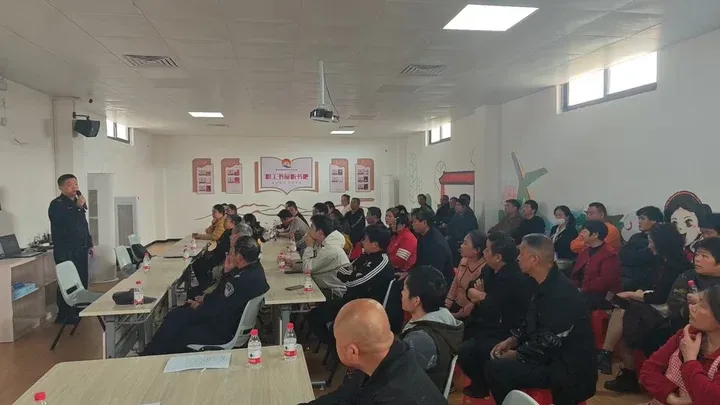 西滨所召开农贸市场肉制品经营单位约谈会