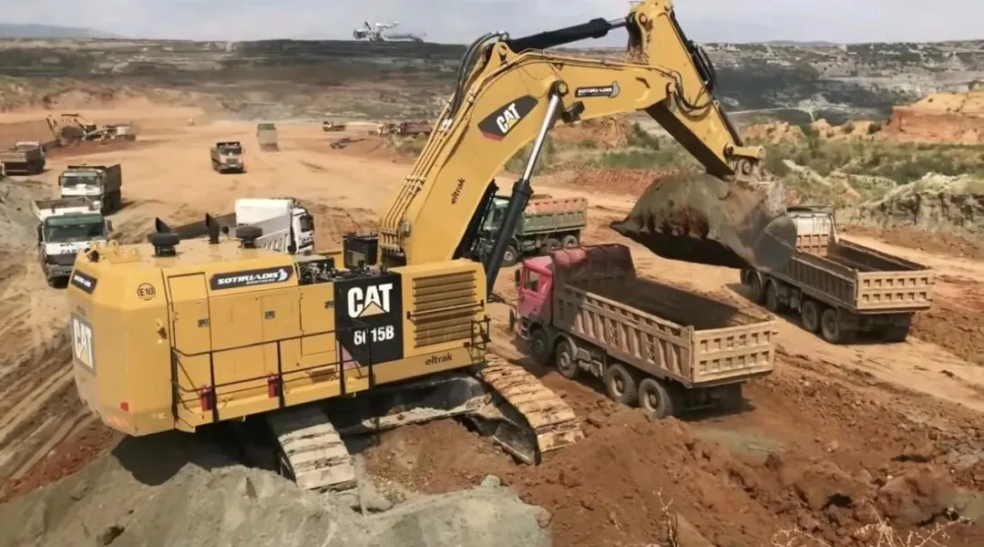 卡特彼勒挖机为何称霸市场?耐用与高价背后的真相