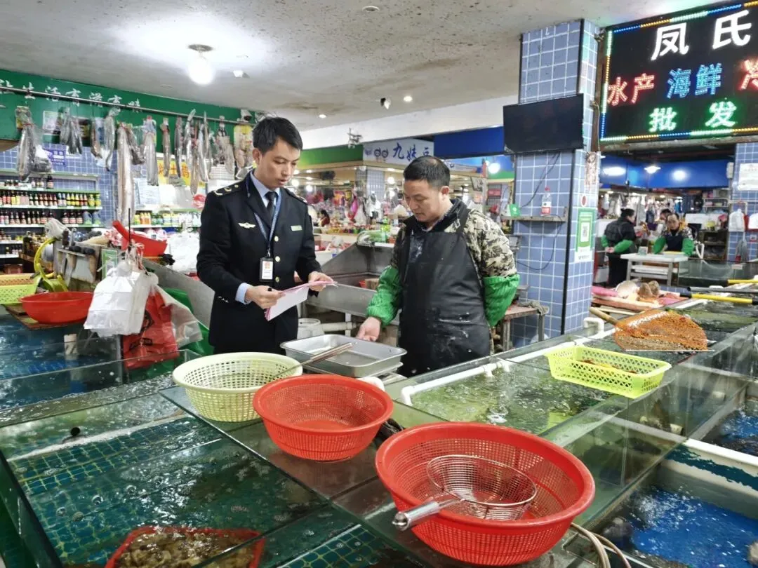 【谁执法谁普法】柳州市市场监管局送法上门
