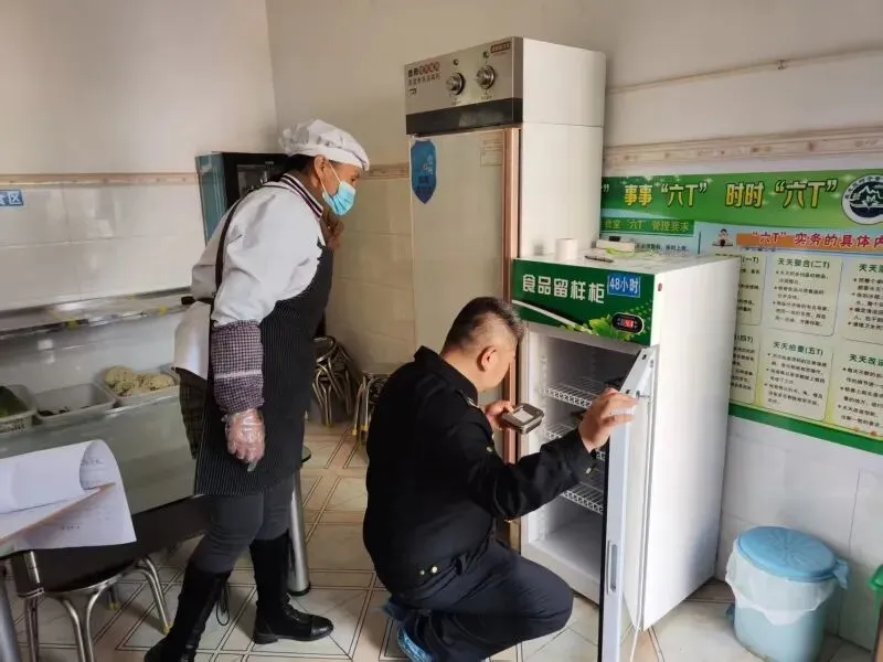 筑牢校园食品安全防线 阿子营市场监管所开展校园及周边食品安全专项检查