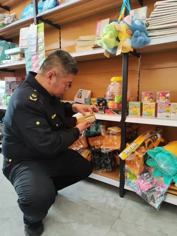 筑牢校园食品安全防线 阿子营市场监管所开展校园及周边食品安全专项检查