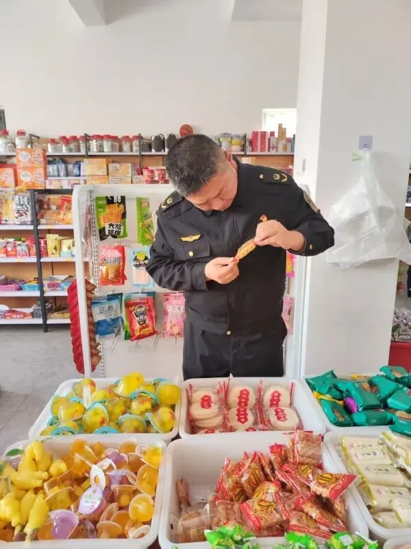 筑牢校园食品安全防线 阿子营市场监管所开展校园及周边食品安全专项检查