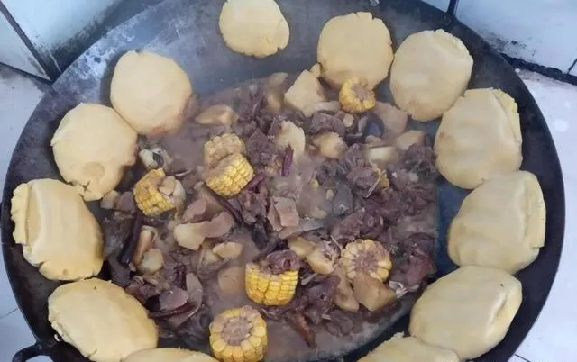 风靡东北的铁锅炖大鹅,为何到了南方却没市场?网友:4个原因