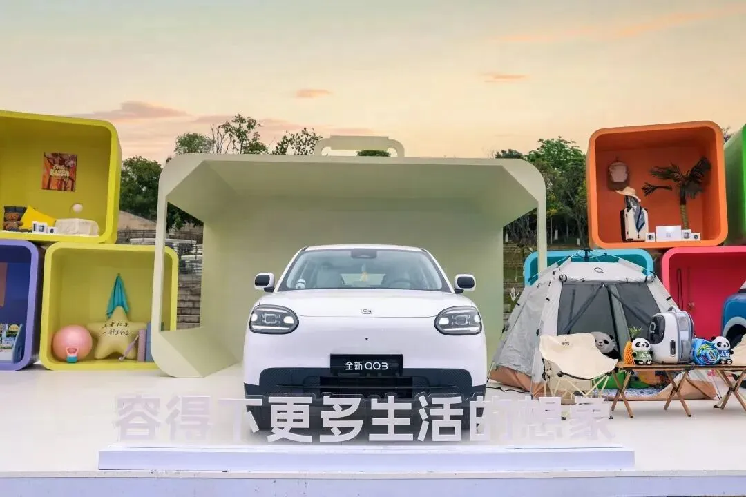 当小车市场陷入"配置军备竞赛",全新QQ3选择做一台"反内卷"的生活主力车