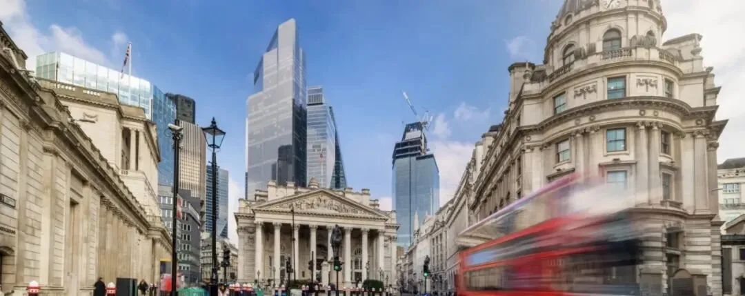 迪拜巨头进军伦敦,押注市场触底反弹|2027年起,英国新建房须强制安装太阳能