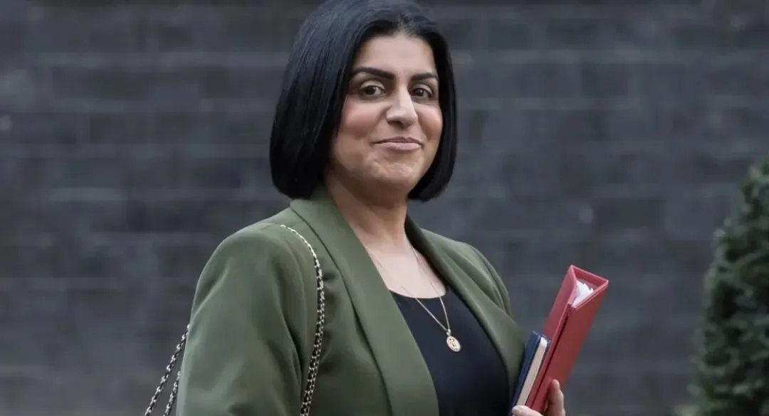 迪拜巨头进军伦敦,押注市场触底反弹|2027年起,英国新建房须强制安装太阳能