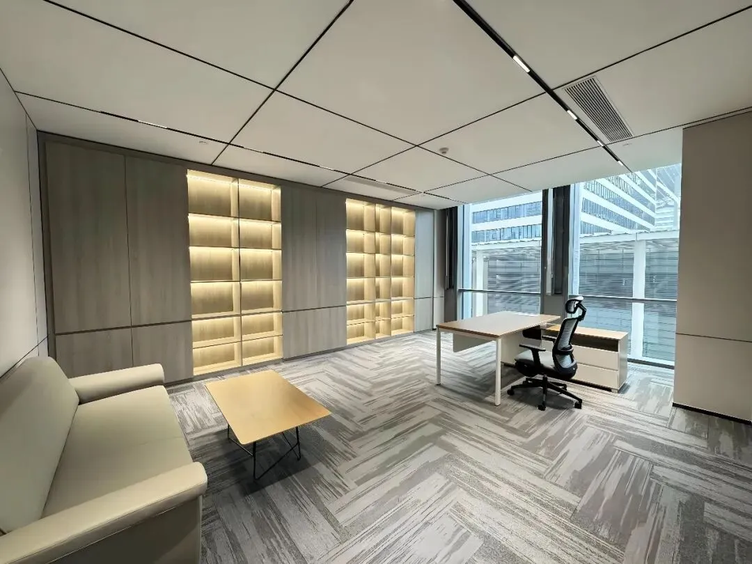 萧山办公室中的天花板,终究没能抗住市场的重压