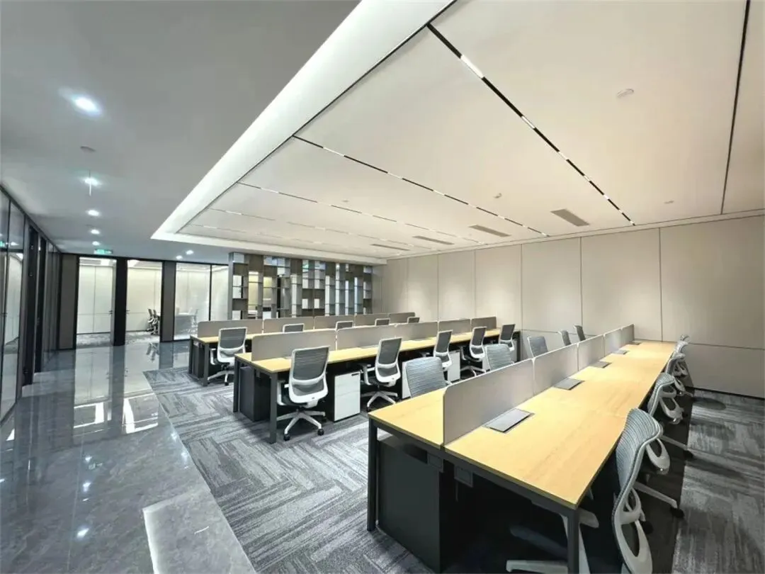 萧山办公室中的天花板,终究没能抗住市场的重压