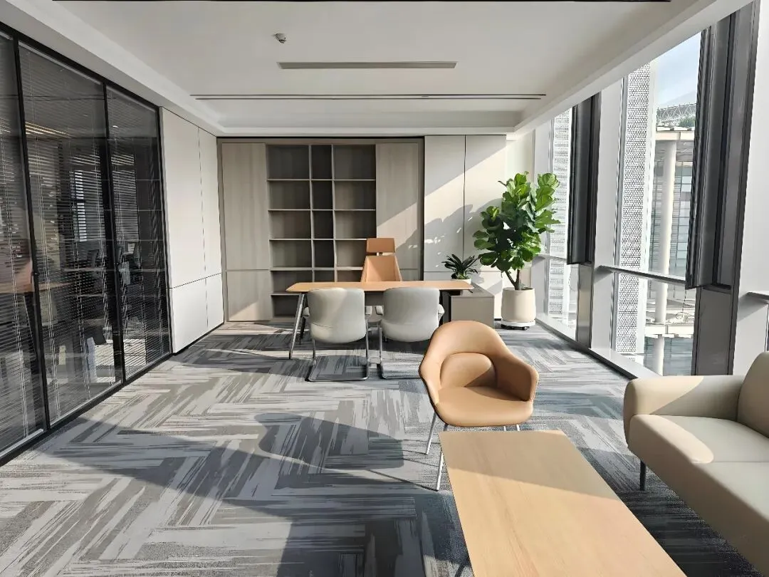 萧山办公室中的天花板,终究没能抗住市场的重压