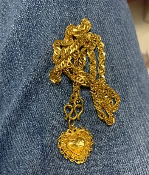 昆明女子带着奶奶的金簪子去古玩市场,专家一眼就看出了问题