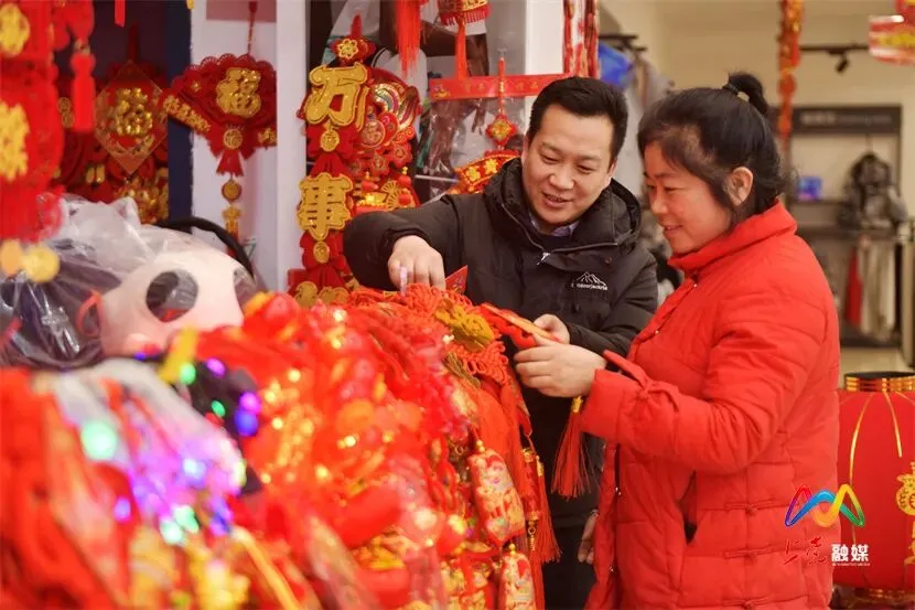 长治年货市场“火旺”!