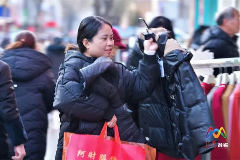 长治年货市场“火旺”!