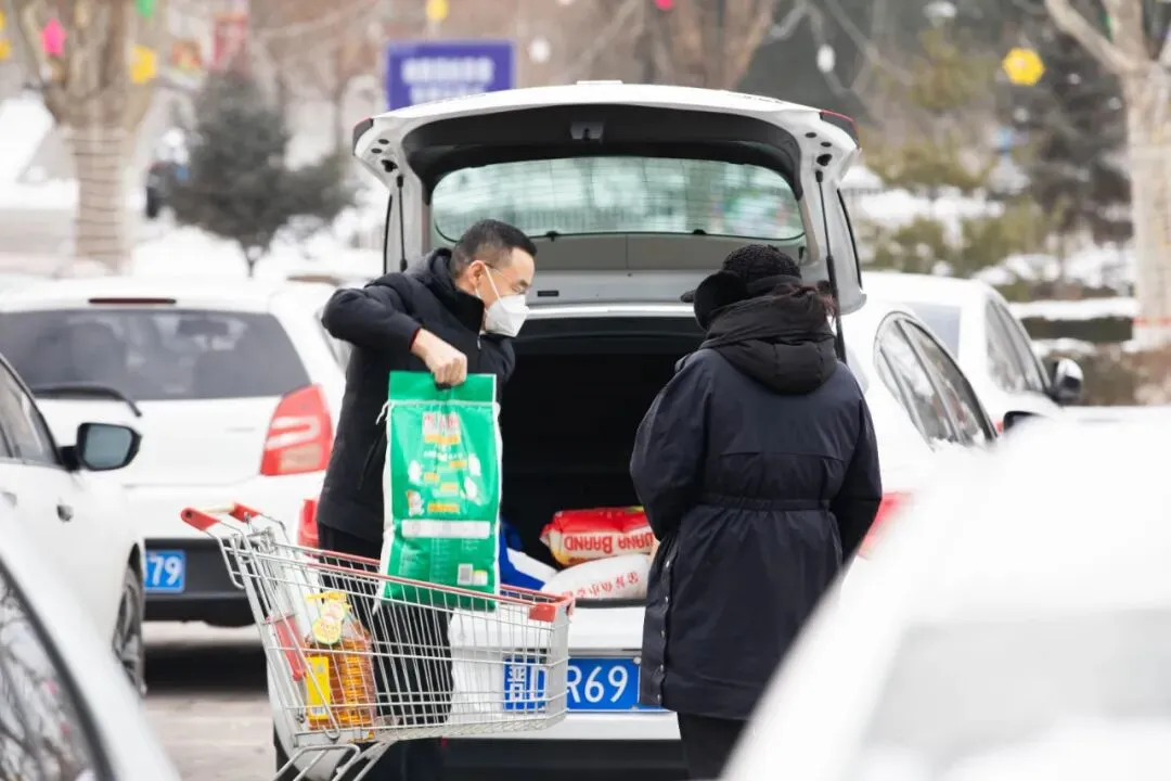 长治年货市场“火旺”!