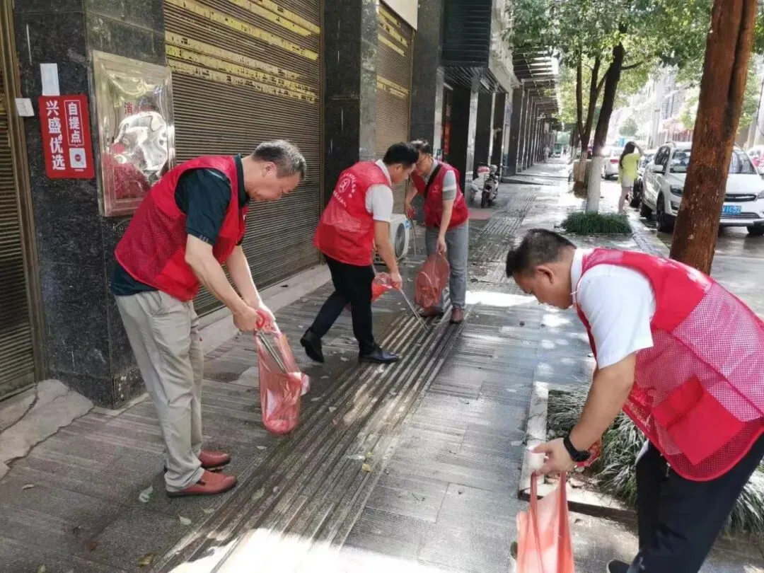 县市场监管局:党员齐报到 共创文明城