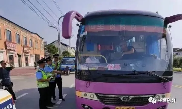 整治道路客运市场 护航群众安全出行