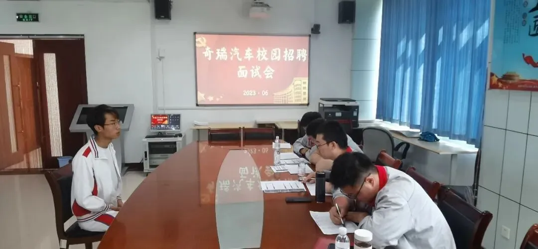 就业市场“香饽饽” 学院学生“好抢手”