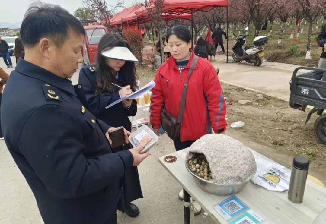 春风十里花海美 市场监管护安康