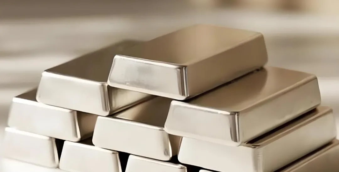 蓝莓市场:黄金中期吸引力不减,白银却面临双重考验