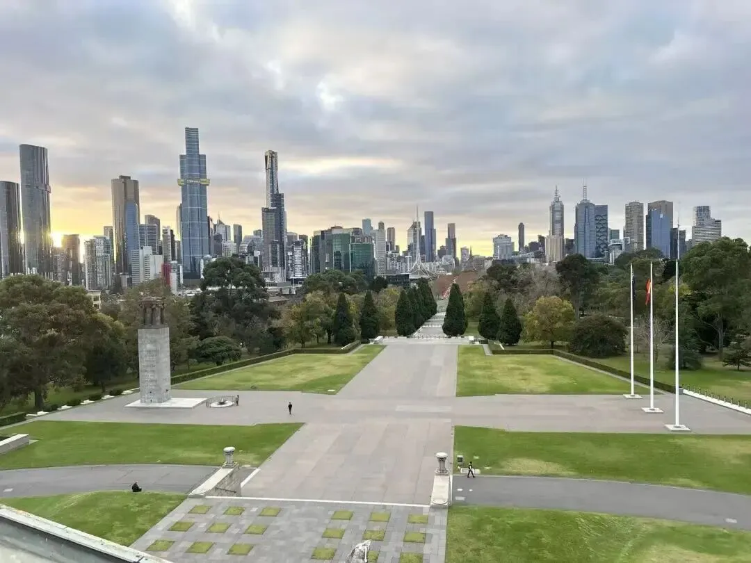 巴菲特从不预测市场,但他这套方法在楼市里正悄悄应验